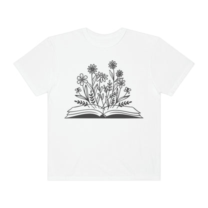 Beautiful Book with Wildflowers Retro Vintage Style Reading Books Tshirt